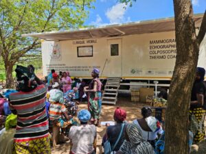 Des villages aux marchés : le Burkina Faso montre la voie pour éliminer le cancer du col de l’utérus