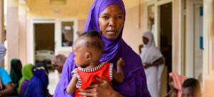 Au Soudan, des mères marchent des kilomètres pour sauver leurs enfants de la malnutrition